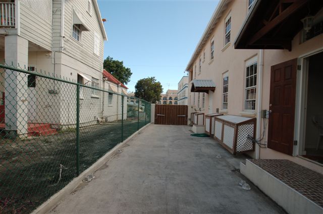 Hillview side entranceDSC_0086